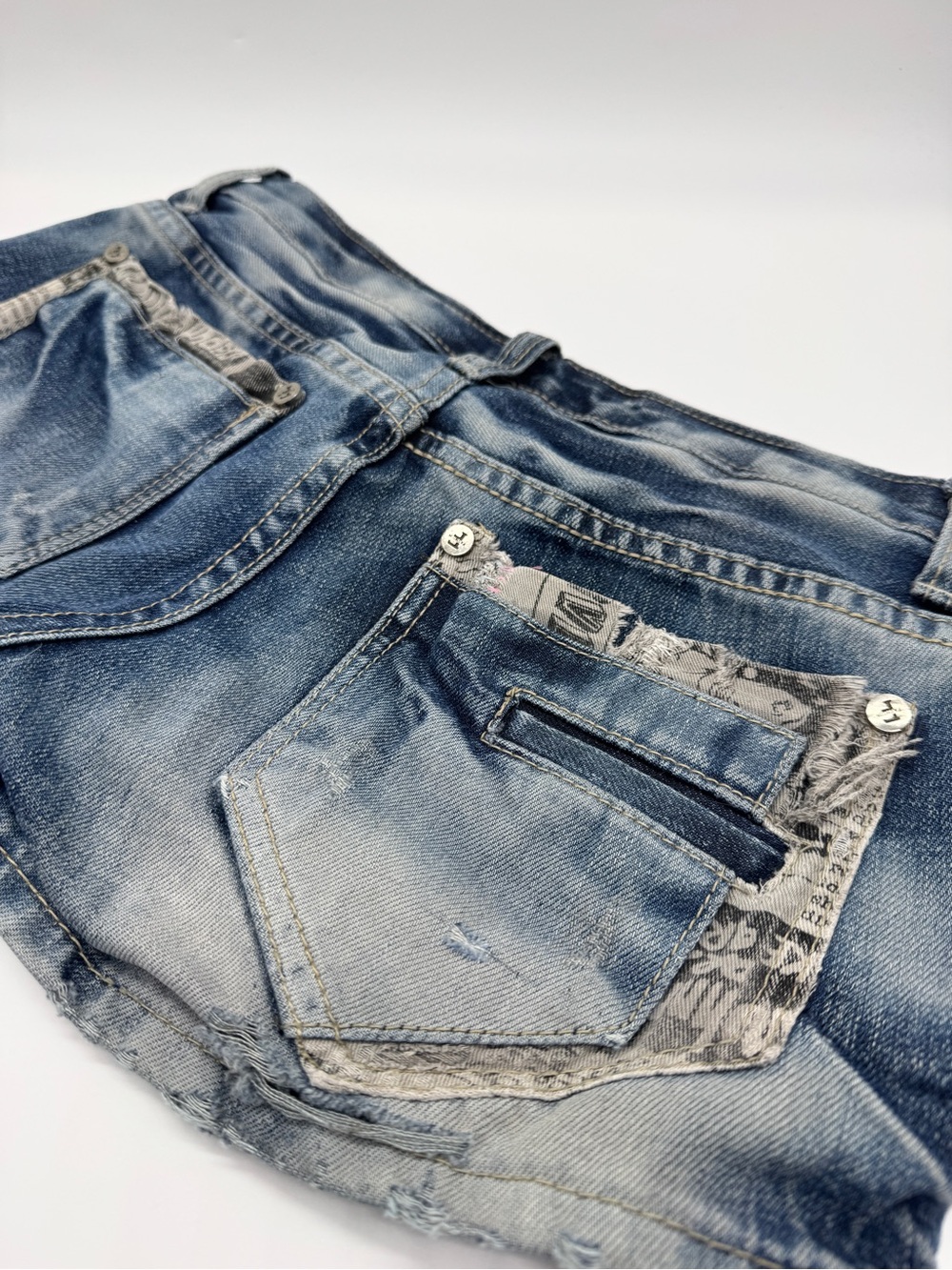 Women’s Blue Washed Denim Shorts Size 26 - Picture 3 of 8